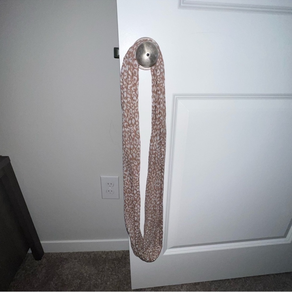 Assorted Scarves Collection - Picture 4 of 16